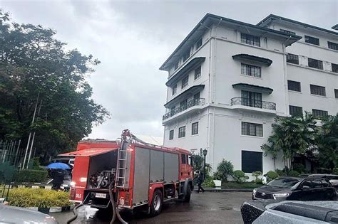 Fire hits part of historic Manila Hotel .